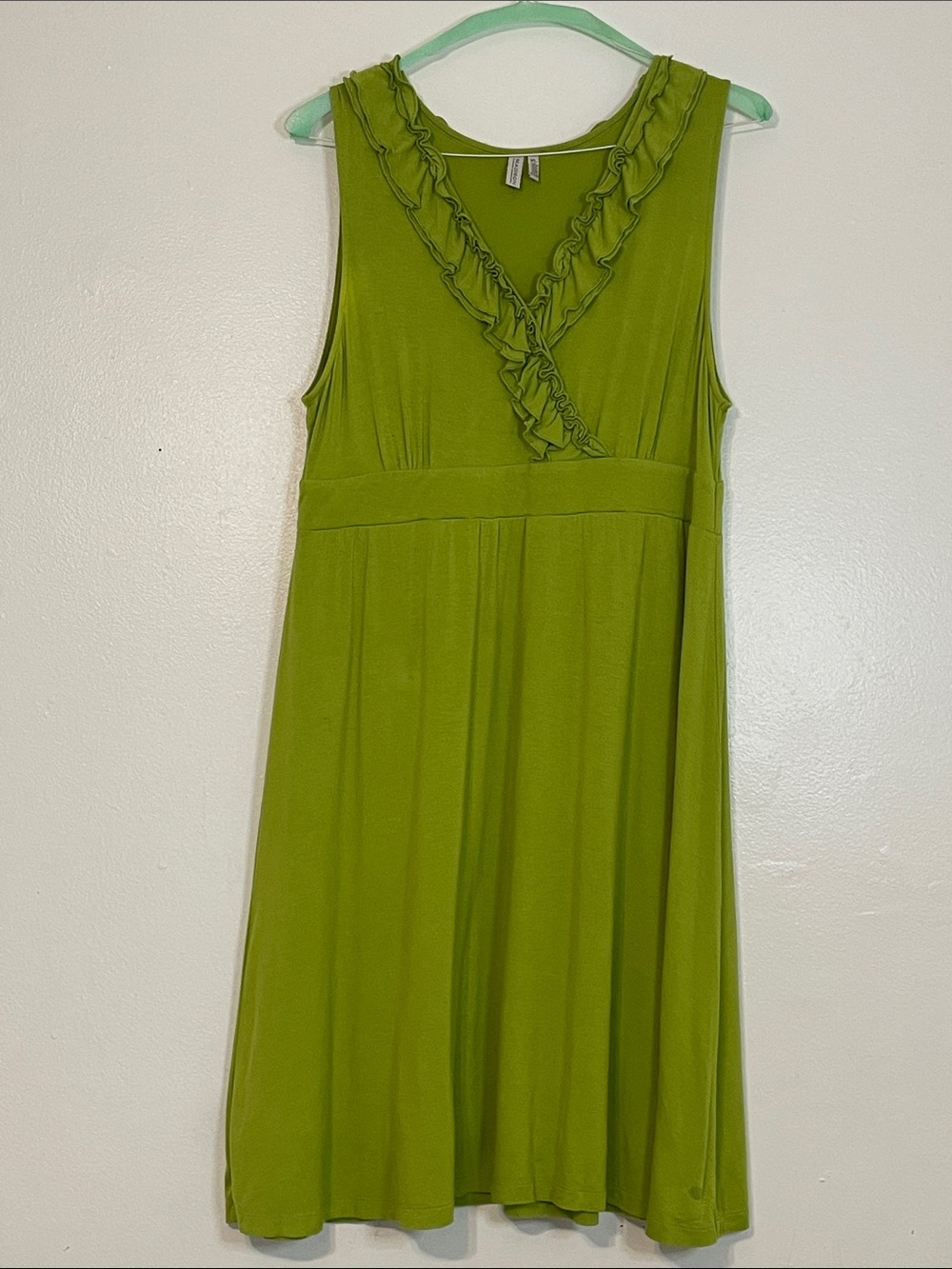 Madison Lime Green Ruffle V-Neck Sleeveless Midi Dress with lining size XL